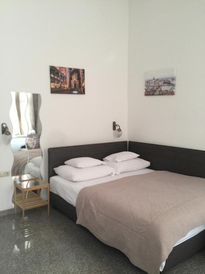 Happy Holiday Lux Apartments Budapest Bagian luar foto